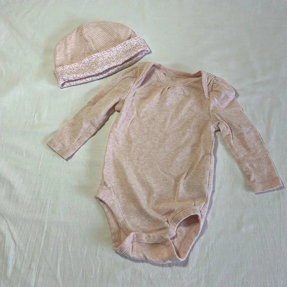 GAP - 2 piece set. Size 6-12  months - Picture 1 of 4
